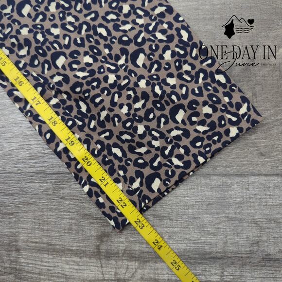 Rafaella Leopard Print Capri Pants Size 6 - Picture 5 of 6